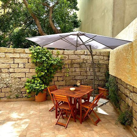 Spacious 3-Bedroom Apartment With Courtyard In Tempio Pausania - Perfect For Families Luaran gambar