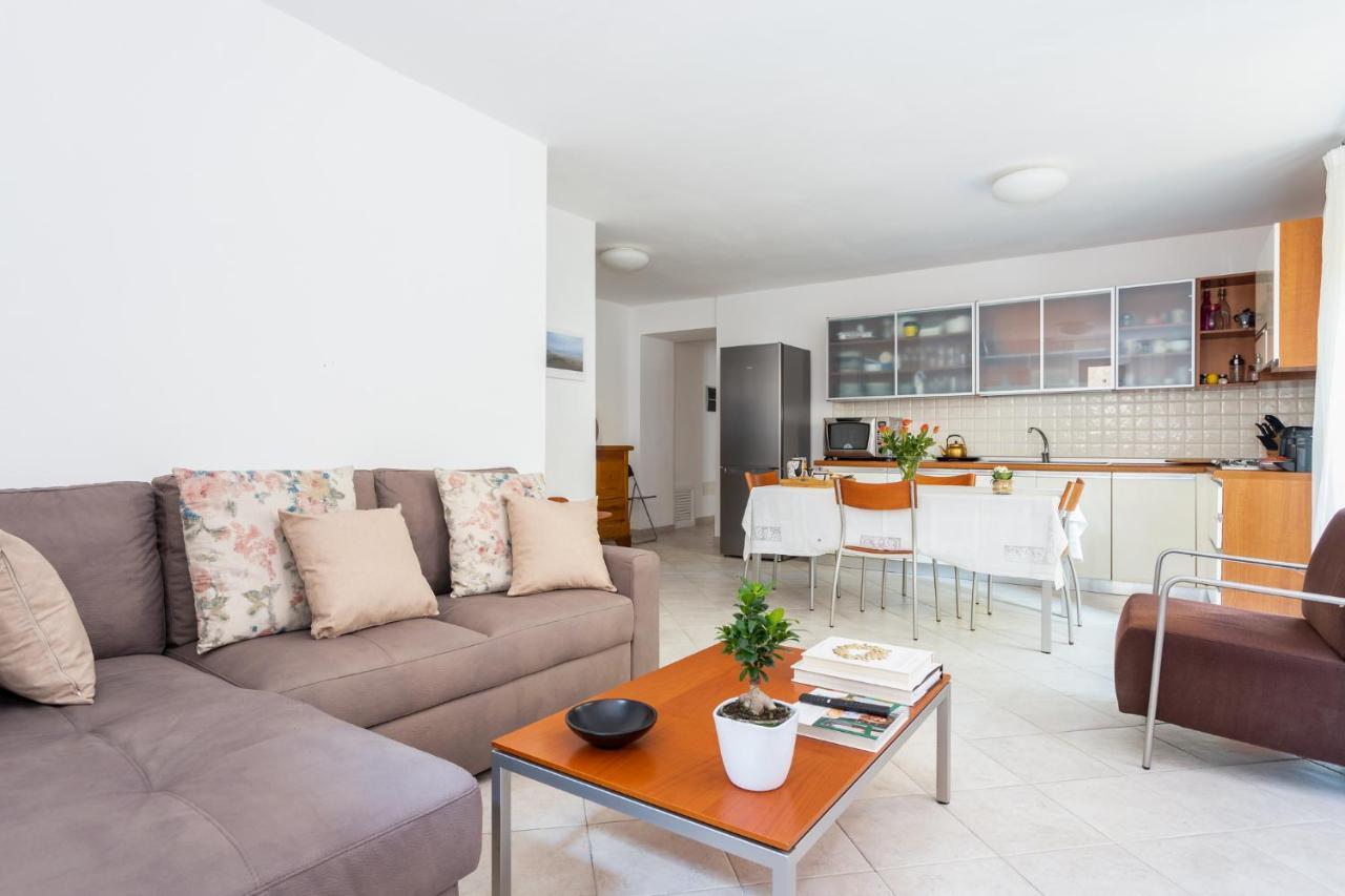 Spacious 3-Bedroom Apartment With Courtyard In Tempio Pausania - Perfect For Families Luaran gambar