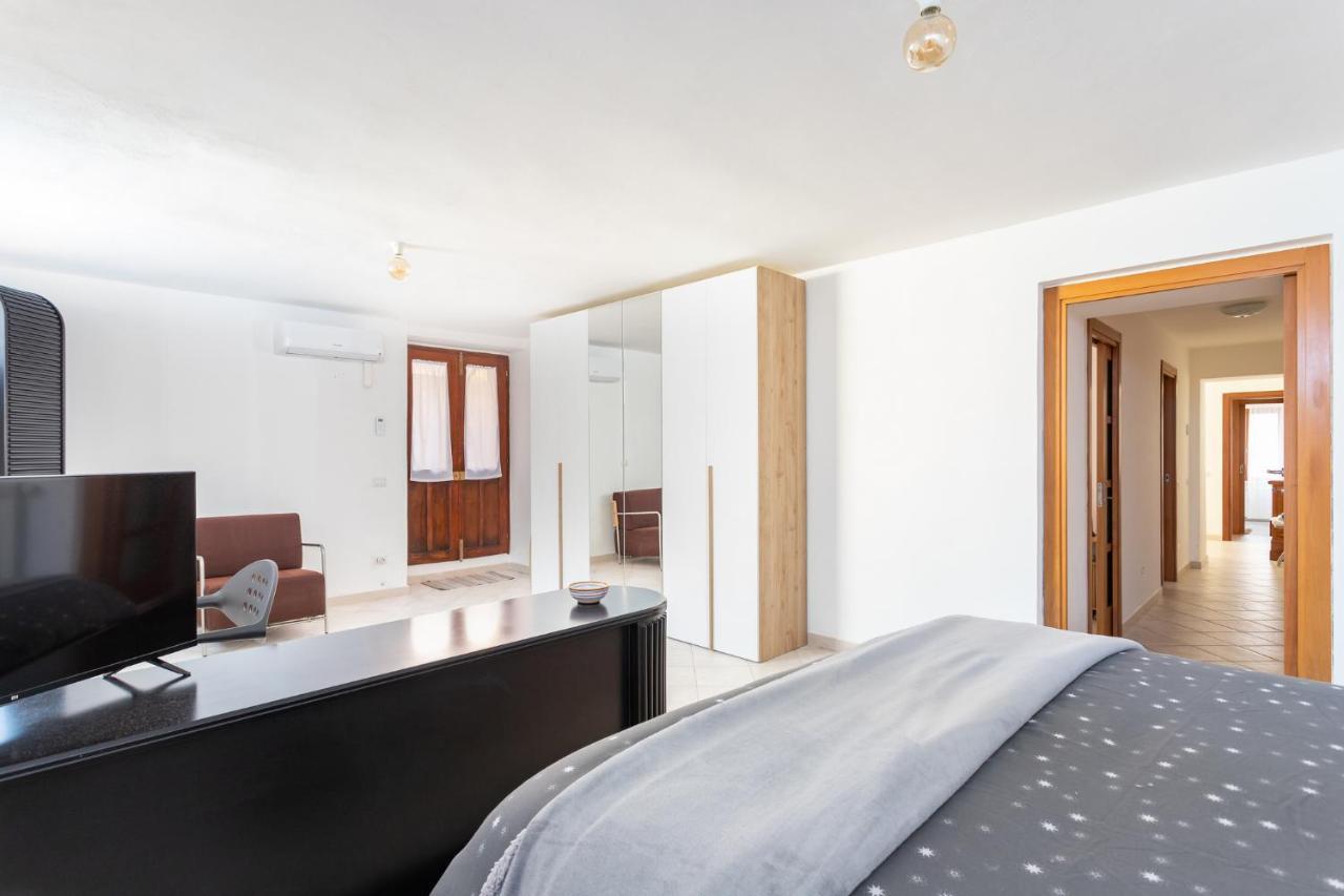 Spacious 3-Bedroom Apartment With Courtyard In Tempio Pausania - Perfect For Families Luaran gambar