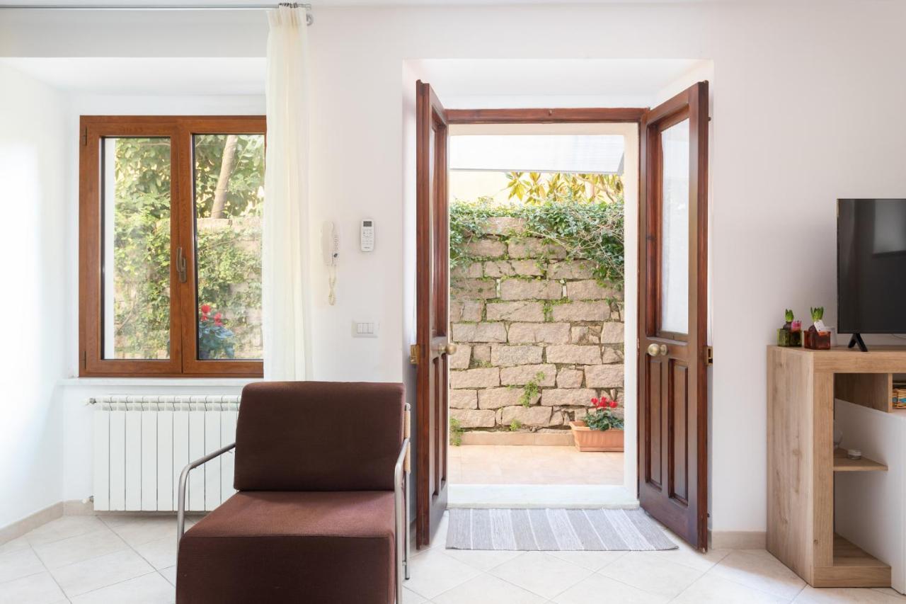 Spacious 3-Bedroom Apartment With Courtyard In Tempio Pausania - Perfect For Families Luaran gambar