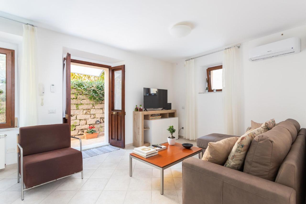 Spacious 3-Bedroom Apartment With Courtyard In Tempio Pausania - Perfect For Families Luaran gambar