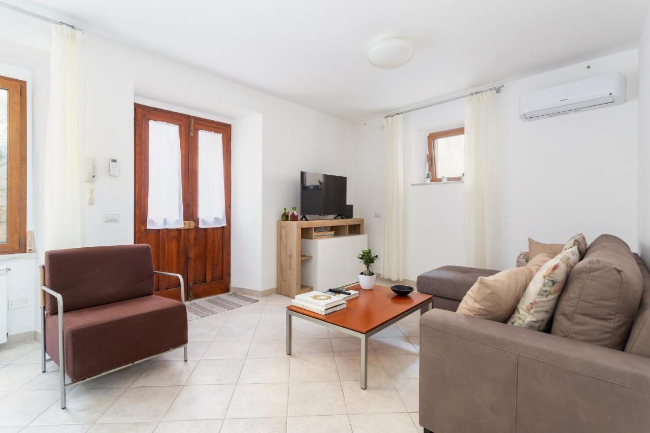 Spacious 3-Bedroom Apartment With Courtyard In Tempio Pausania - Perfect For Families Luaran gambar