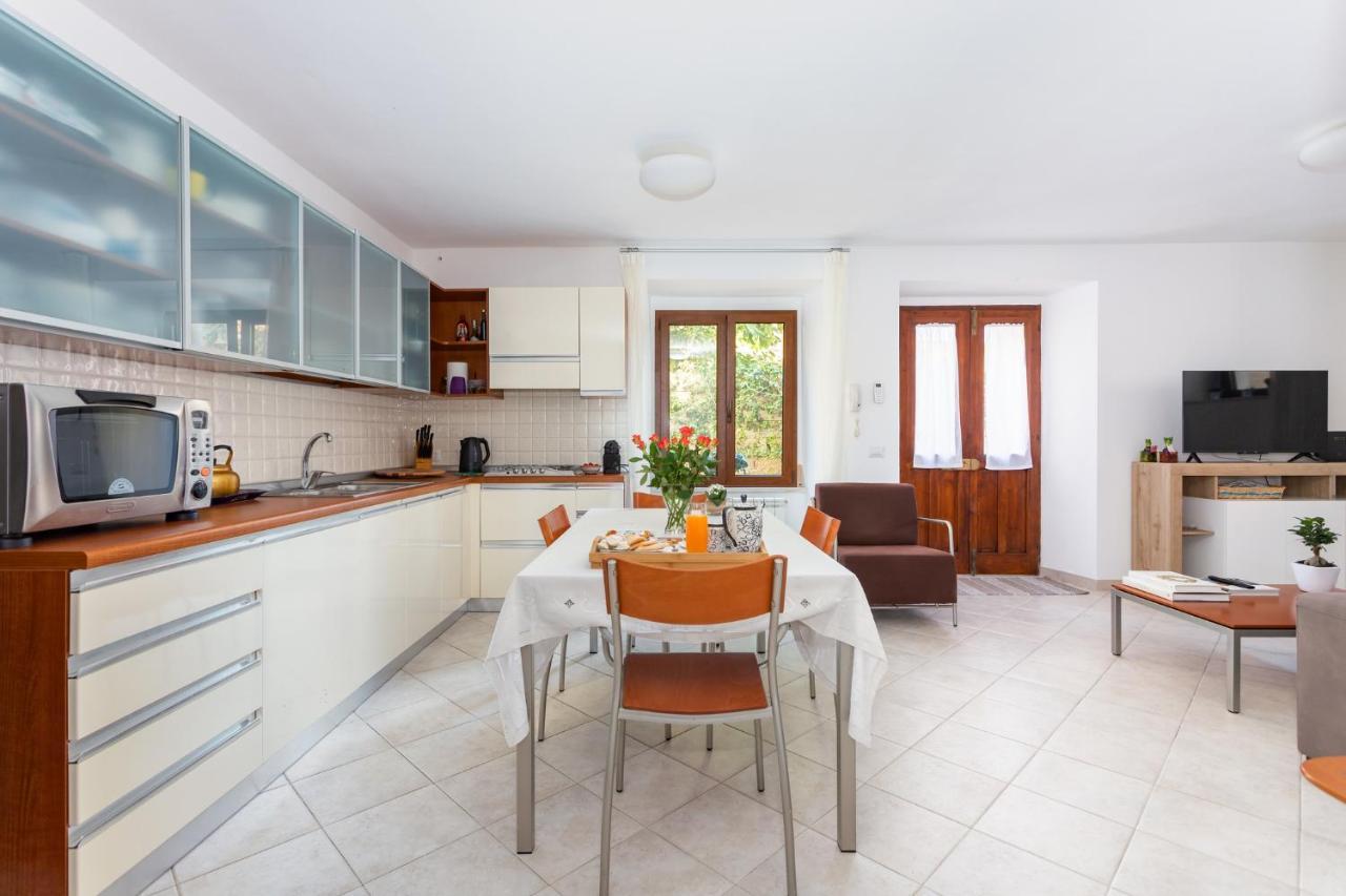 Spacious 3-Bedroom Apartment With Courtyard In Tempio Pausania - Perfect For Families Luaran gambar